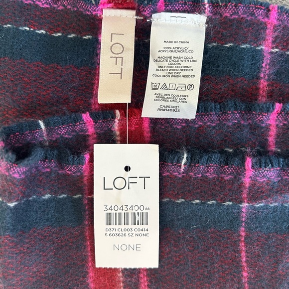 LOFT Plaid Blanket Scarf NWT - Picture 2 of 4